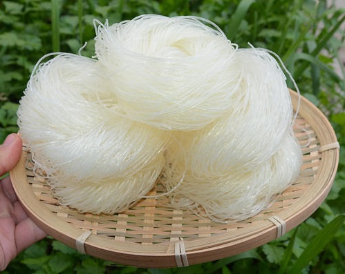 ：吃麻辣烫时，“聪明人”专挑这4样菜下手，老板看着就心疼！