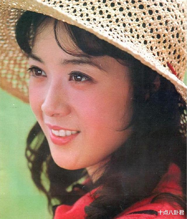 龚雪|80年代美女龚雪：为了爱情放弃事业嫁到美国，67岁风采依旧