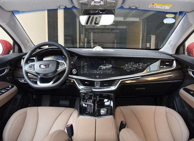 荣威RX5■10.13万入手B级车,车长接近5米比雅阁运动,百公里油耗5.8L