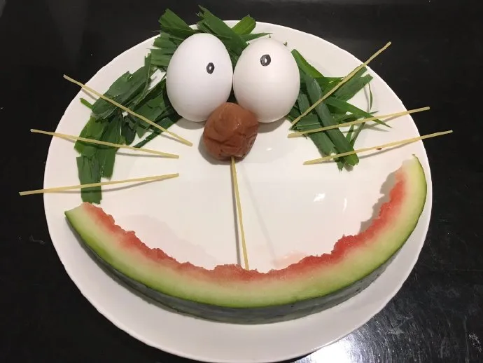 宿舍|舍友把她的男朋友带回宿舍睡，半夜醒来我不敢动，实在是尴尬，哈哈