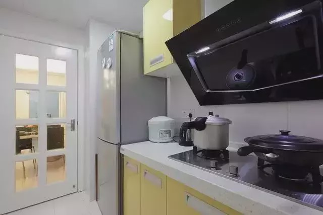 :媳妇真不愧是学设计的, 新房交给她太明智了, 很喜欢卧室隐形门!