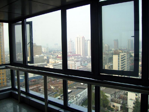 |封阳台时选择推拉窗还是平开窗?看完你就知道有没有选对