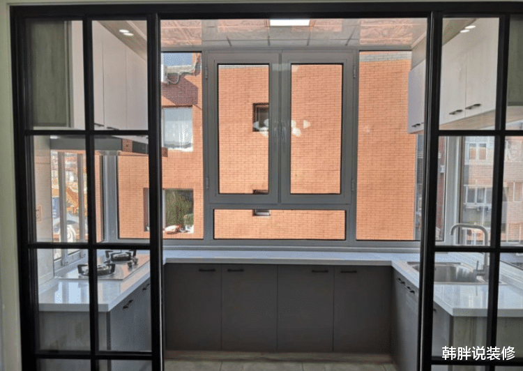 【】60㎡小户型，餐客一体化，阳台改成厨房，三口之家的幸福小窝