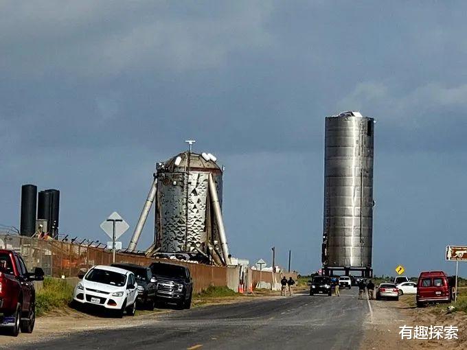 『SpaceX』星际飞船SN5终于露面了,已竖立发射架,新一轮测试即将开始