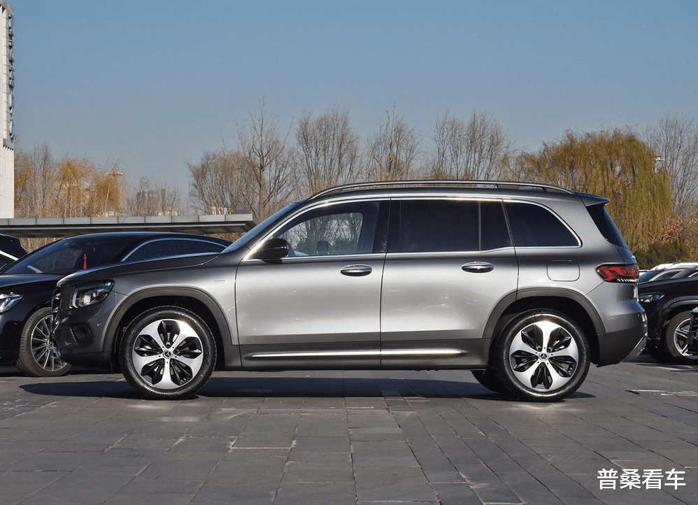 『奔驰GLC』连降6万让X1害怕!人称小号GLC,双天窗+64色氛围灯,关键还是7座