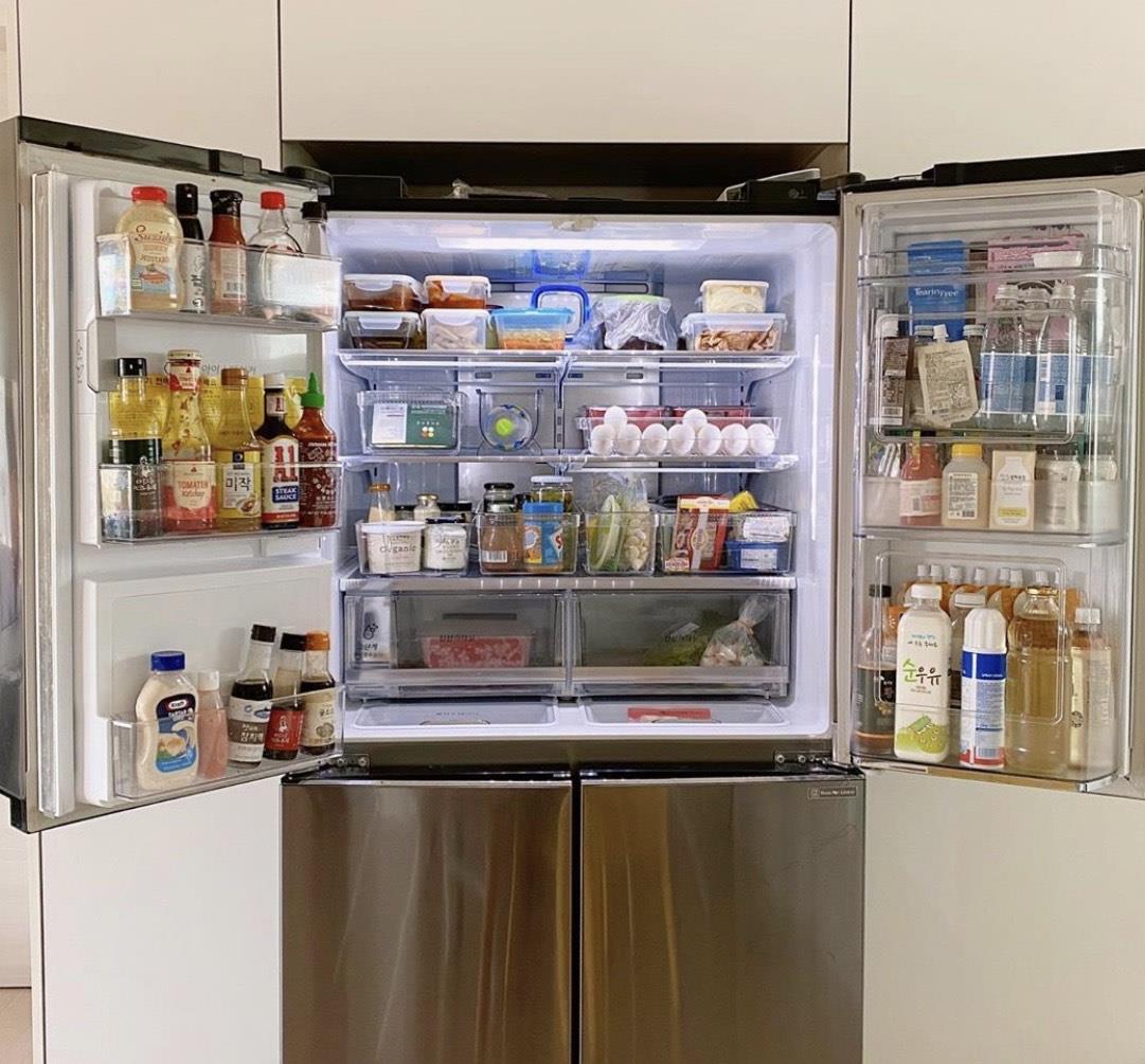 『』走进韩国女主的家，真的受益匪浅！全屋物品罗列得有条不紊，养眼