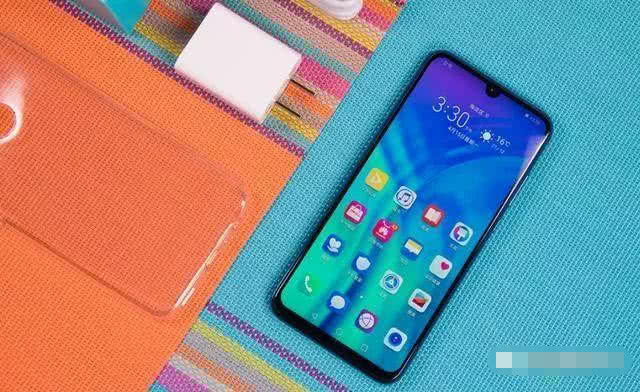 从1899跌至1499，6＋128GB中端神机，网友称：学生首选