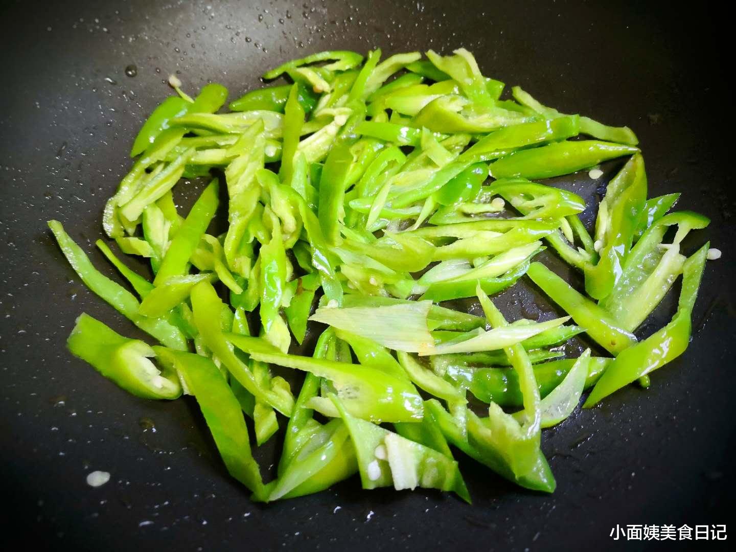 蘑菇|秋季,孩子宁可不吃肉,也想吃这菜,比吃肉过瘾,三两下吃光一盘