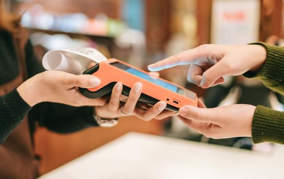 「支付宝」马云放弃400亿给美国人,让支付宝脱离阿里,成功换回上万亿