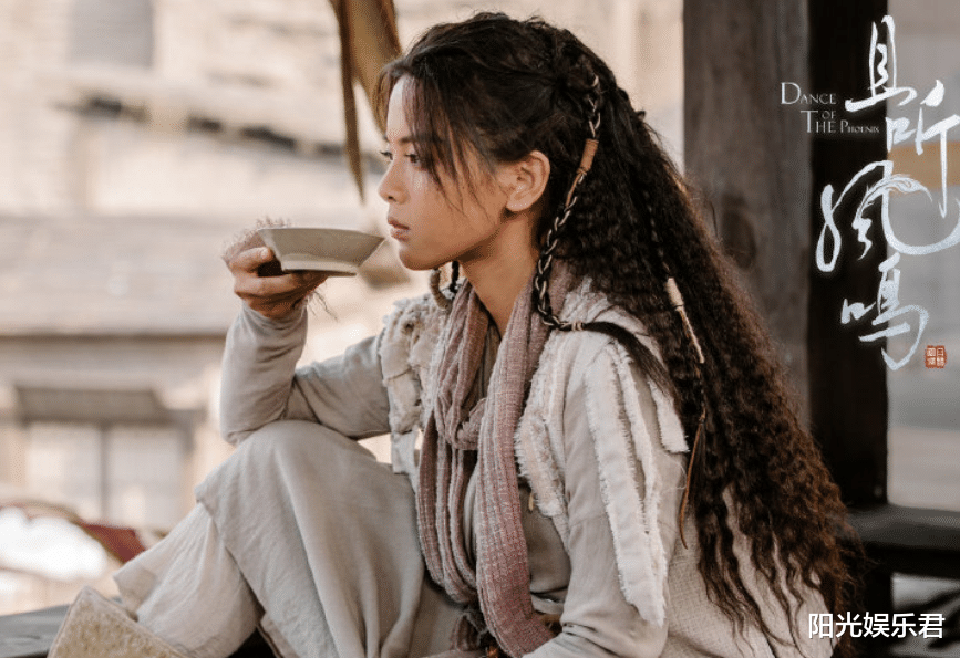杨超越|剧版《神医凰后》播出,本以为女主够好看,我却被女二号惊艳到了