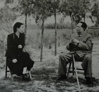窑洞|毛主席与夫人江青在一起的老照片,弥足珍贵,最后一张很罕见!