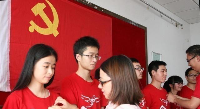 大学生|党员大学生和非党大学生，毕业十年后，过得怎么样