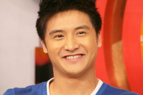 洁癖▲娱乐圈洁癖最严重的八位明星，家里沙发不让坐，一天刷八次牙