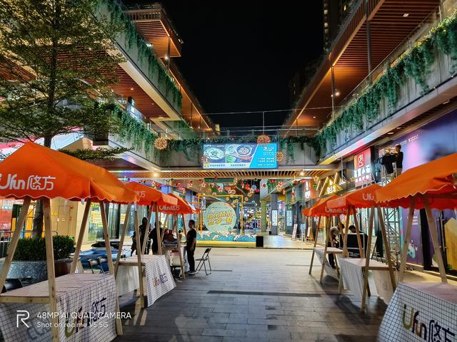 realme|realme真我V5上手：入门级5G手机到底做成了什么样子？