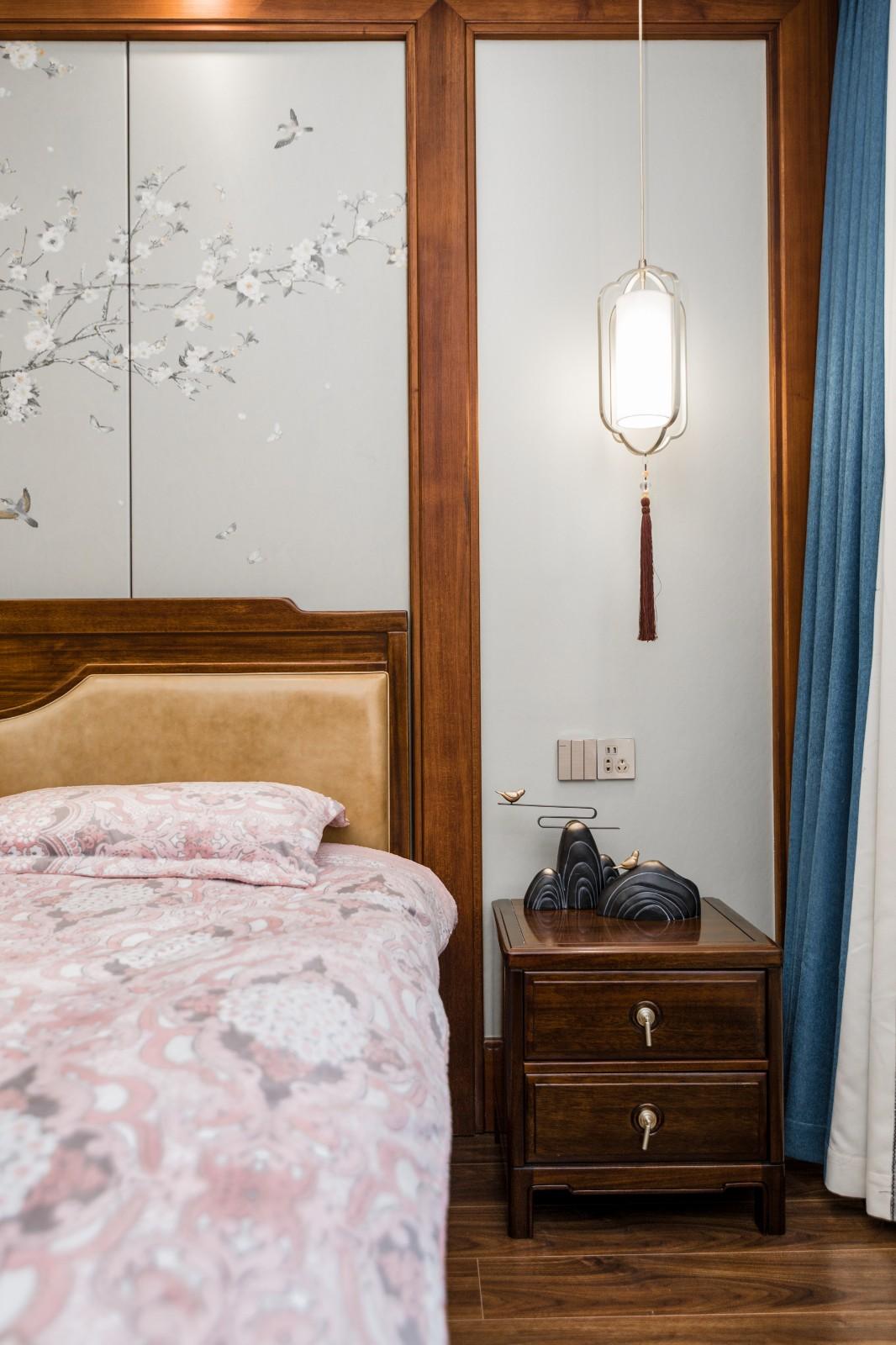 这才是中国风豪宅，300㎡中式别墅，客厅全是红木，卧室有亮点