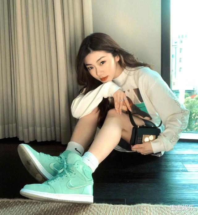 郑恺：郑恺苗苗领证结婚，前女友程晓玥秒删了一段话，还是被看到了