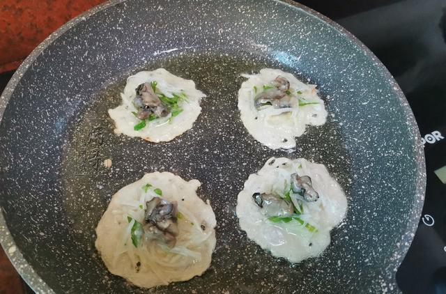 米粉|冬天,此菜正当季,常做给家人吃,锌含量比猪肝多,煎饼吃特香!