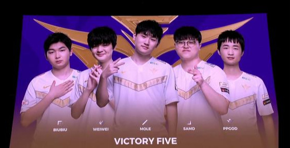 fpx战队|抬进季后赛还是被一轮游，阿布痛心评价：FPX失去了最宝贵的东西