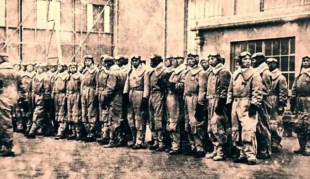 飞行员|抗日战争时期中国第一代战斗机飞行员1700人集体赴死，无人生还！