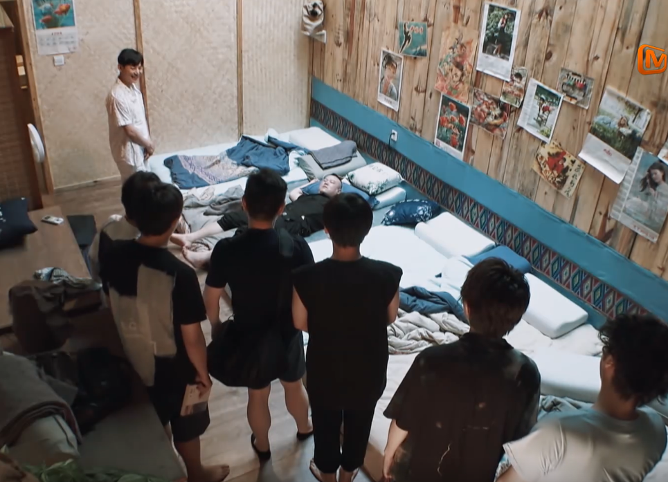 #岳云鹏#《向往的生活》名场面：岳云鹏午休三个小时，被七位嘉宾围观！