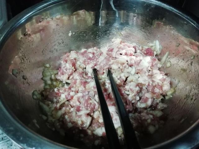 [饺子]春分前后，3月就得用这馅包饺子，清热去火，全家人都爱吃！