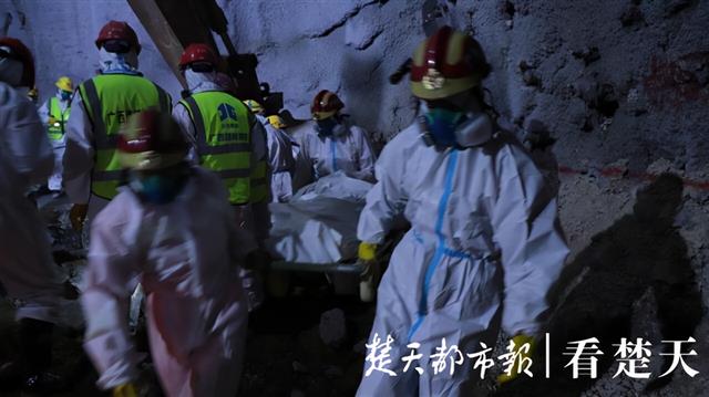 天天读报会|事发50天后，广西乐业隧道塌方现场挖出一名被困人员遗体