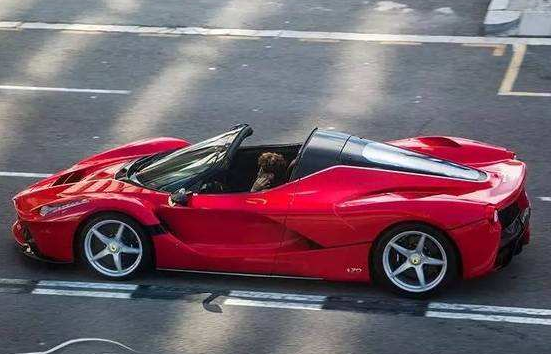 张康阳▲张康阳太有钱,在意大利开3000万超跑!还有一豪车,中国仅5辆