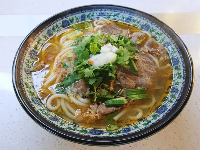 梯田|适合国庆假期穷游的地方,梯田、瀑布、樱花、峡谷,风景优美宁静