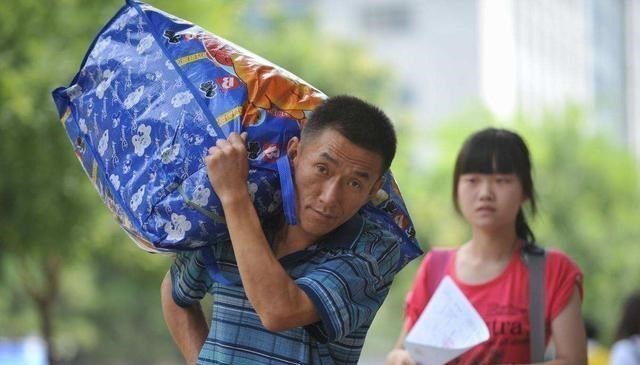 |大一新生开学，被子是自己带还是到学校再买？听听学姐怎么说