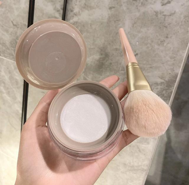 散粉|能被称为“定妆神器”的散粉，也就这四个！