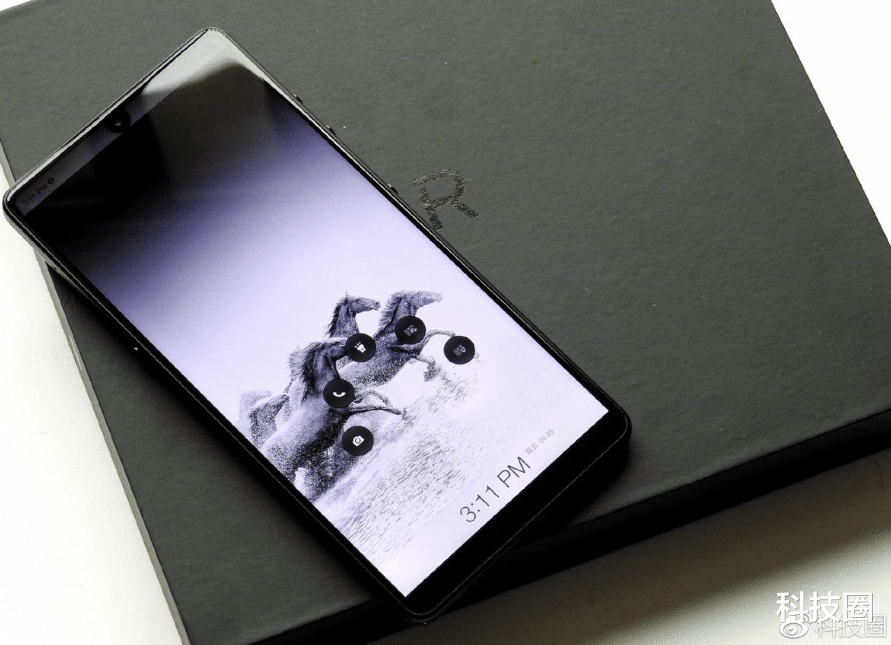 罗永浩|罗永浩向网友推荐坚果R1，称这款手机不升级到现在依旧流畅