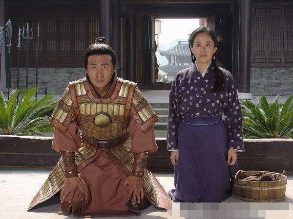 朱元璋■朱元璋剥桔子给儿子，儿子很开心，母亲：快跑吧，你爹要你命！