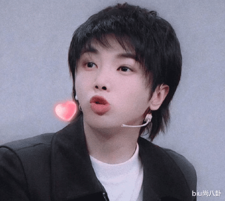 「华晨宇」王牌:关晓彤暂停拍摄补妆,谁知华晨宇在干嘛,真当观众看不到?