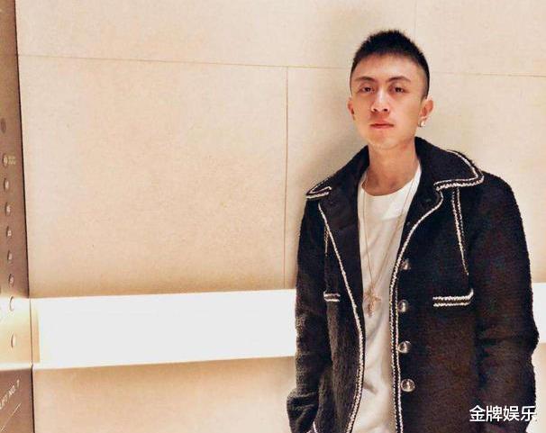 秦奋|秦奋比王思聪还牛！在成都酒吧开了100瓶黑桃A，价值近百万元