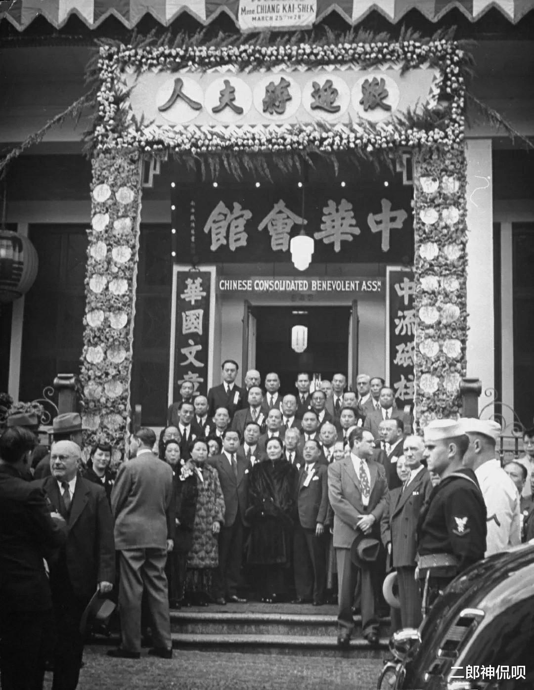 邓颖超|历史上过目难忘瞬间：看美女画报的汪精卫，戴草帽拄木棍的张学良，老蒋投票