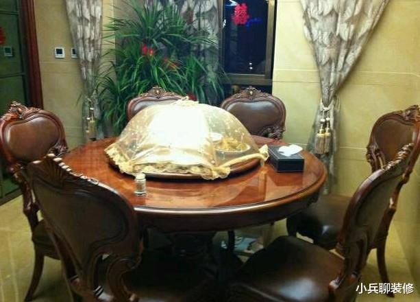 ▲晒晒我的婚房，装修花了120万，光餐桌就4万，冰箱你都没见过！