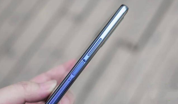 「骁龙865」骁龙865+44W快充，iQOONeo3为何只卖2698？原因有2点