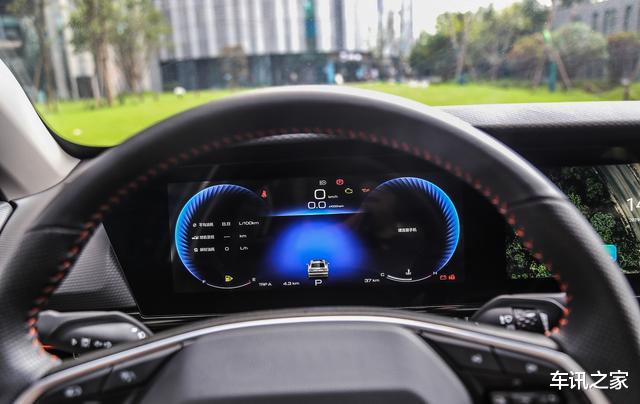 [丰田卡罗拉]国产又一\黑马\诞生，仅6.5万就配1.5T，四轮独悬+电动尾门