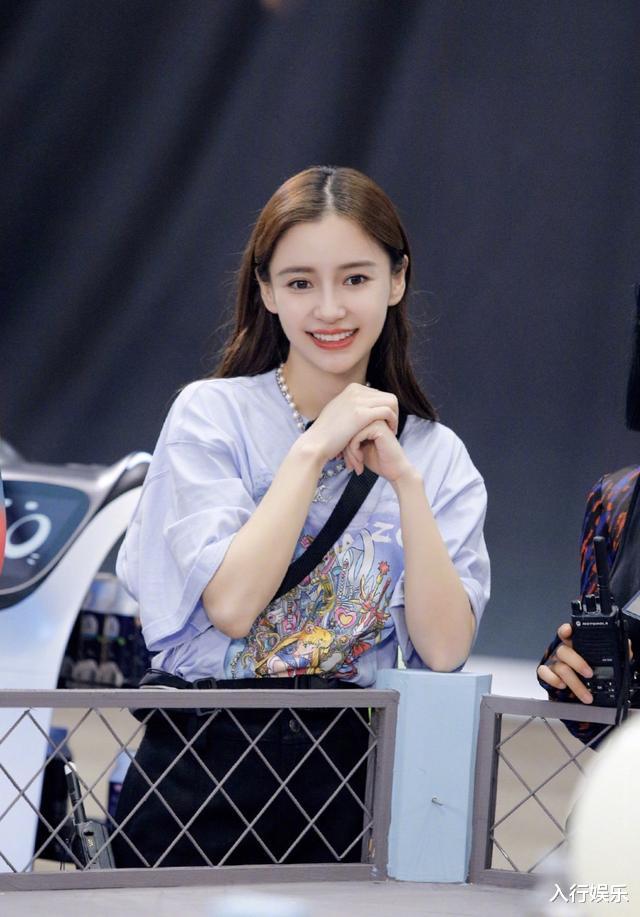 黄晓明|Baby带儿子应援黄晓明，小海绵可爱出镜，夫妇隔空互动破婚变传言