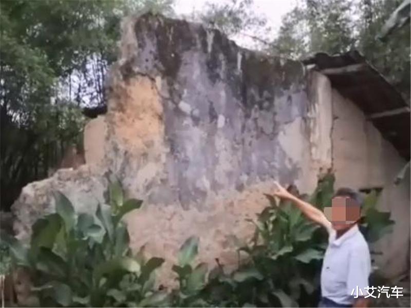 奔驰▲小伙40万买奔驰，开回老家炫耀却愁坏父亲：能不能先修修房子？