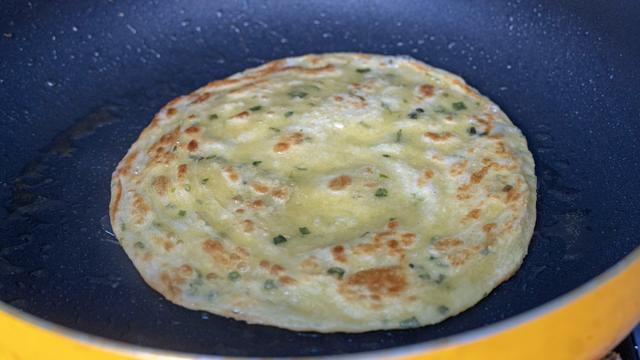 「手抓饼」真正的懒人早餐做法,1分钟搞定,做一次30天不早起,做法超简单