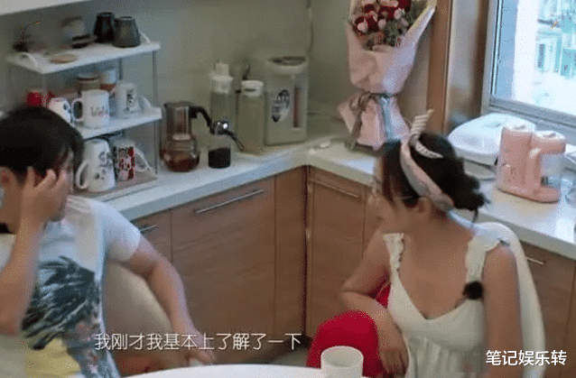 #杜若溪#录制真人秀穿吊带出镜，胸前只用垫子挡着，被疑故意争取影视角色