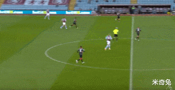 利物浦|29岁世一卫近2年数据全面下滑50%：利物浦擎天柱要换搭档