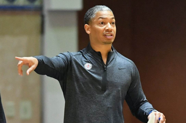 湖人队|疯狂一夜！湖人双喜临门，两笔签约正式达成，快船开启抢人大战