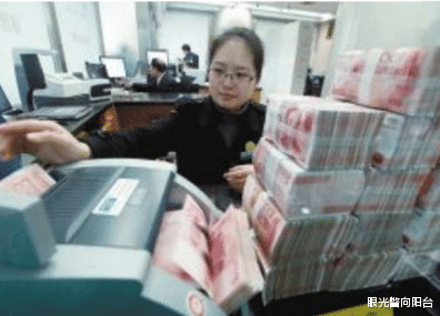 『央行』央行发布重要通知！80万亿居民储蓄要动了，未来储户应该怎么办？