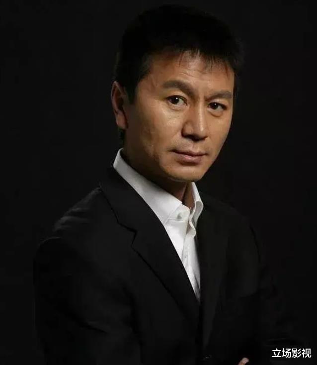 张若昀|《八佰》中最被低估的大腕，戏路太妖一场戏封神，刘德华都压不住