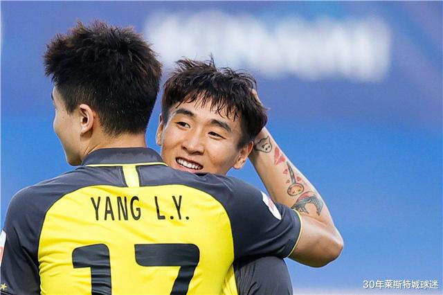 广州恒大|郜林没上场却因抗议染黄！球迷：向新东家表决心，跟旧主势不两立