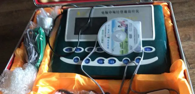 早恋|老人突然离世，子女发现床下塞满……怒了！