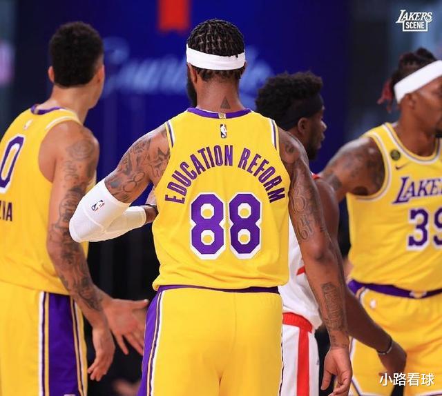 莫里斯|放弃430万却有望拿冠军！大莫里斯比弟弟聪明，跟詹皇比跟小卡爽