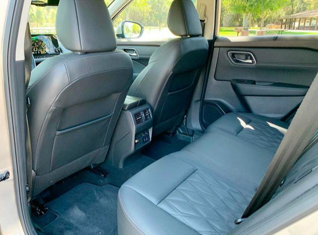 日产奇骏|战斗气息十足！全新奇骏海外实拍，比RAV4硬朗，将于明年上市